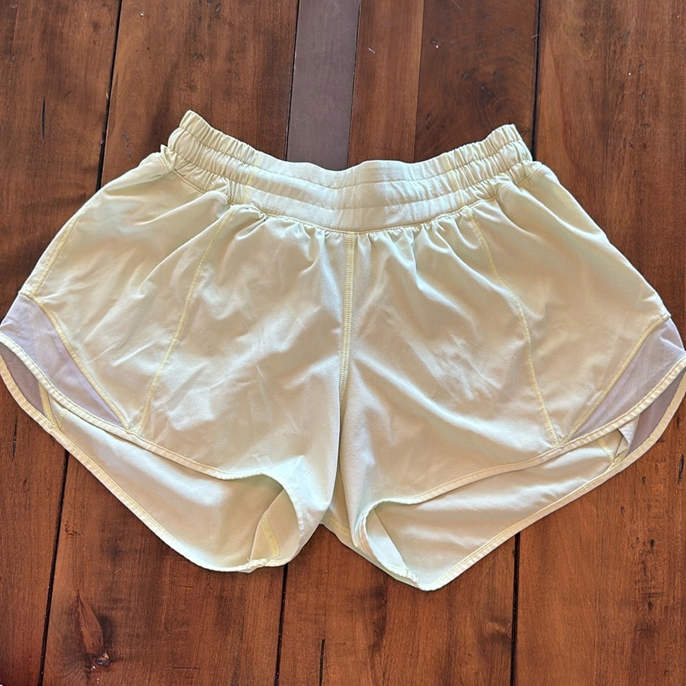 Lululemon Hotty Hot Shorts, size 6 tall, EUC